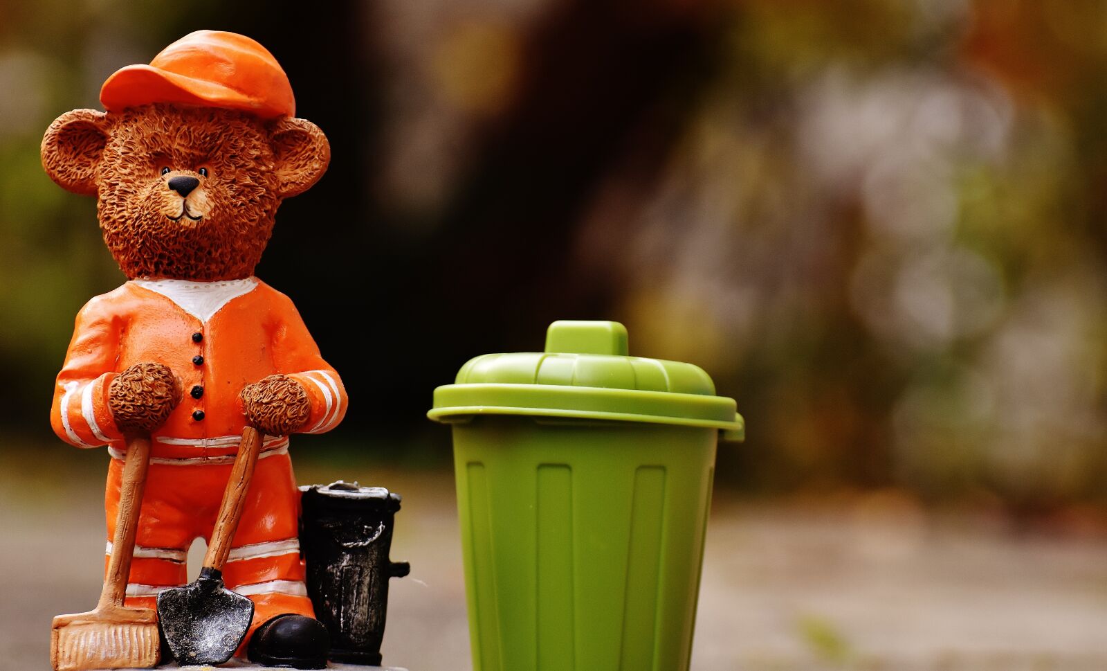 Nikon D7200 sample photo. Bear, profession, refuse collector photography