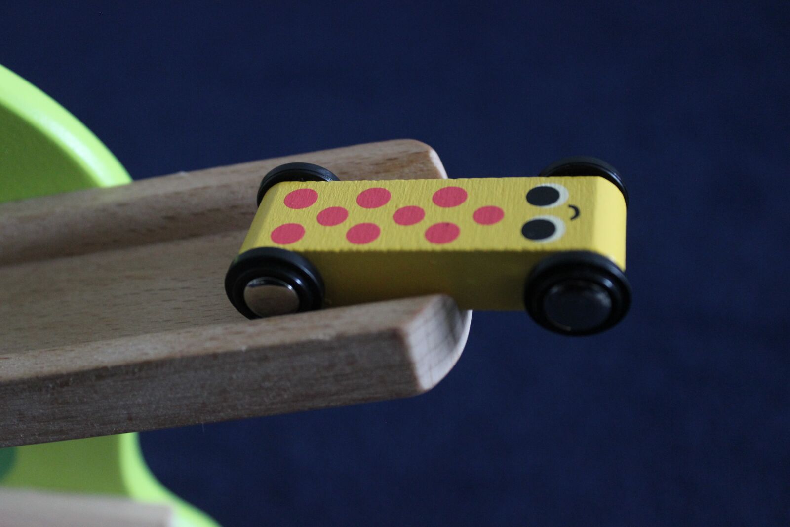 Canon EOS 600D (Rebel EOS T3i / EOS Kiss X5) sample photo. Kids, wooden, learning photography