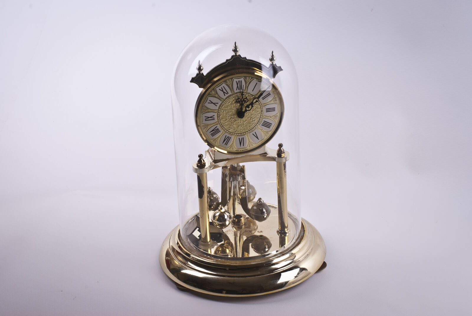 Nikon D200 sample photo. Clock, time photography