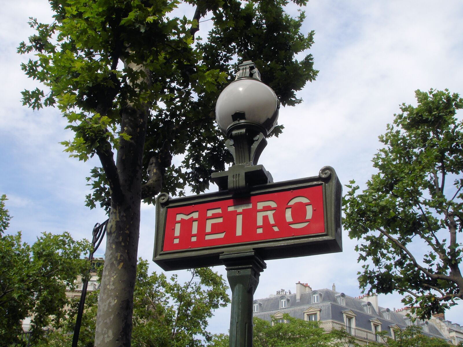 Sony DSC-P200 sample photo. Paris, metro, transport photography