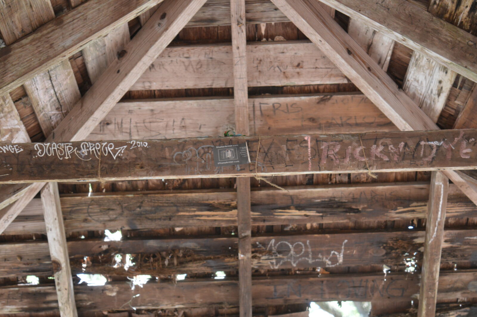 Nikon D3200 sample photo. Building, forgotten, graffiti, left photography