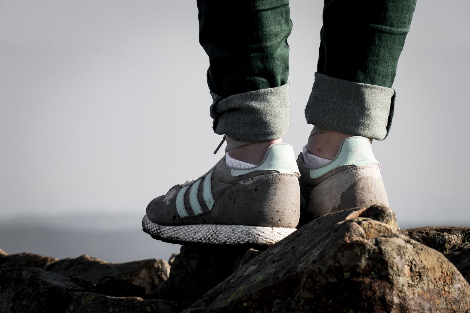 Panasonic Lumix DMC-FZ1000 sample photo. Shoes, rock, legs photography