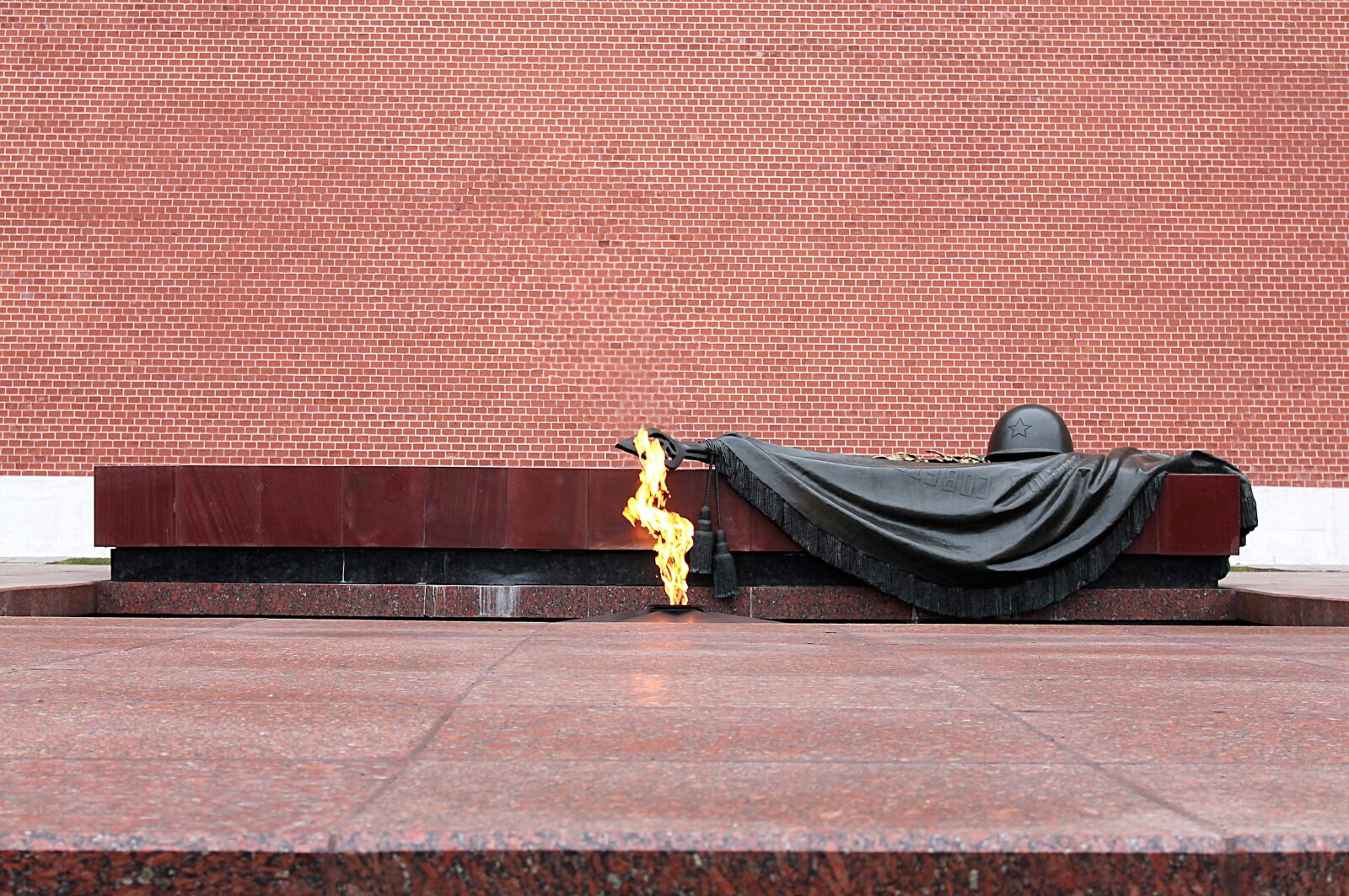 Canon EOS 1100D (EOS Rebel T3 / EOS Kiss X50) sample photo. Moscow, the capital of photography