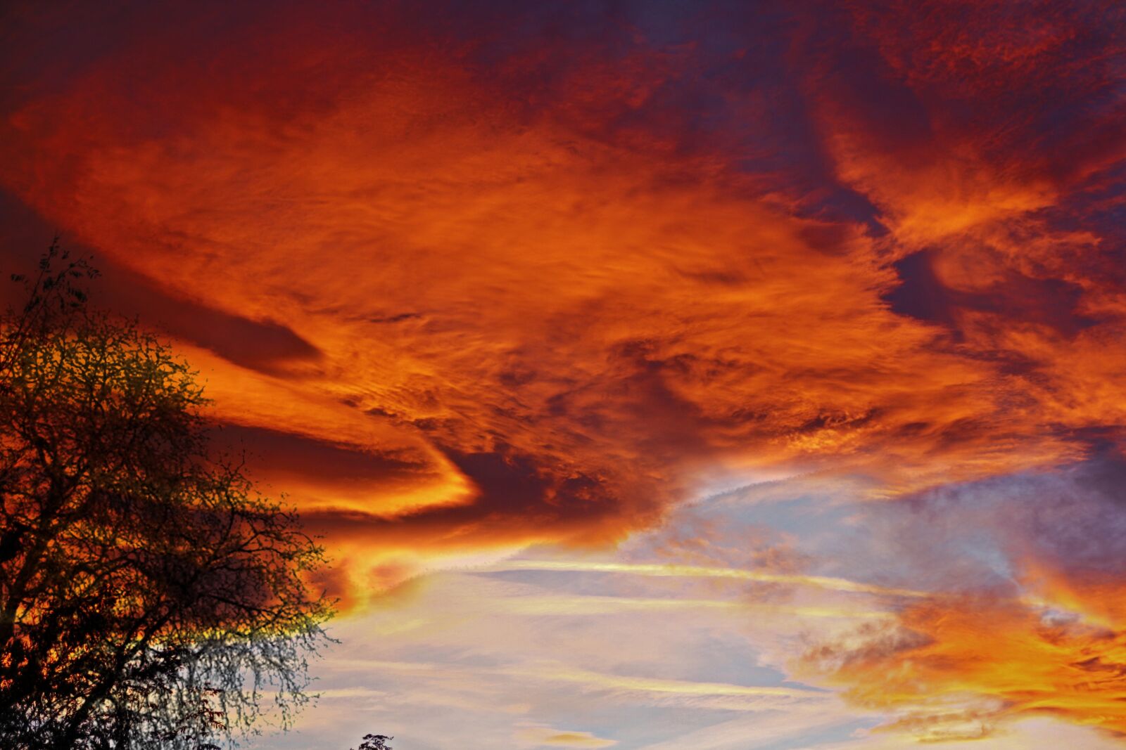 Canon EOS 1000D (EOS Digital Rebel XS / EOS Kiss F) sample photo. Sky, red, mountains photography