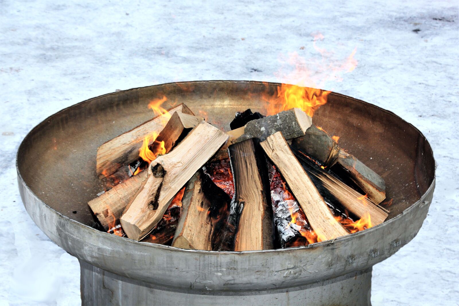 Canon EOS 60D + Canon EF 24-105mm F4L IS USM sample photo. Fire, fire bowl, embers photography