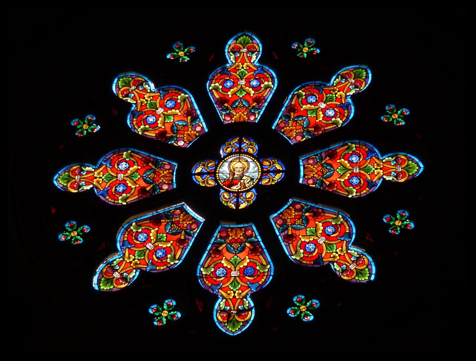 Panasonic Lumix DMC-FZ200 sample photo. Stained glass, rosette, church photography