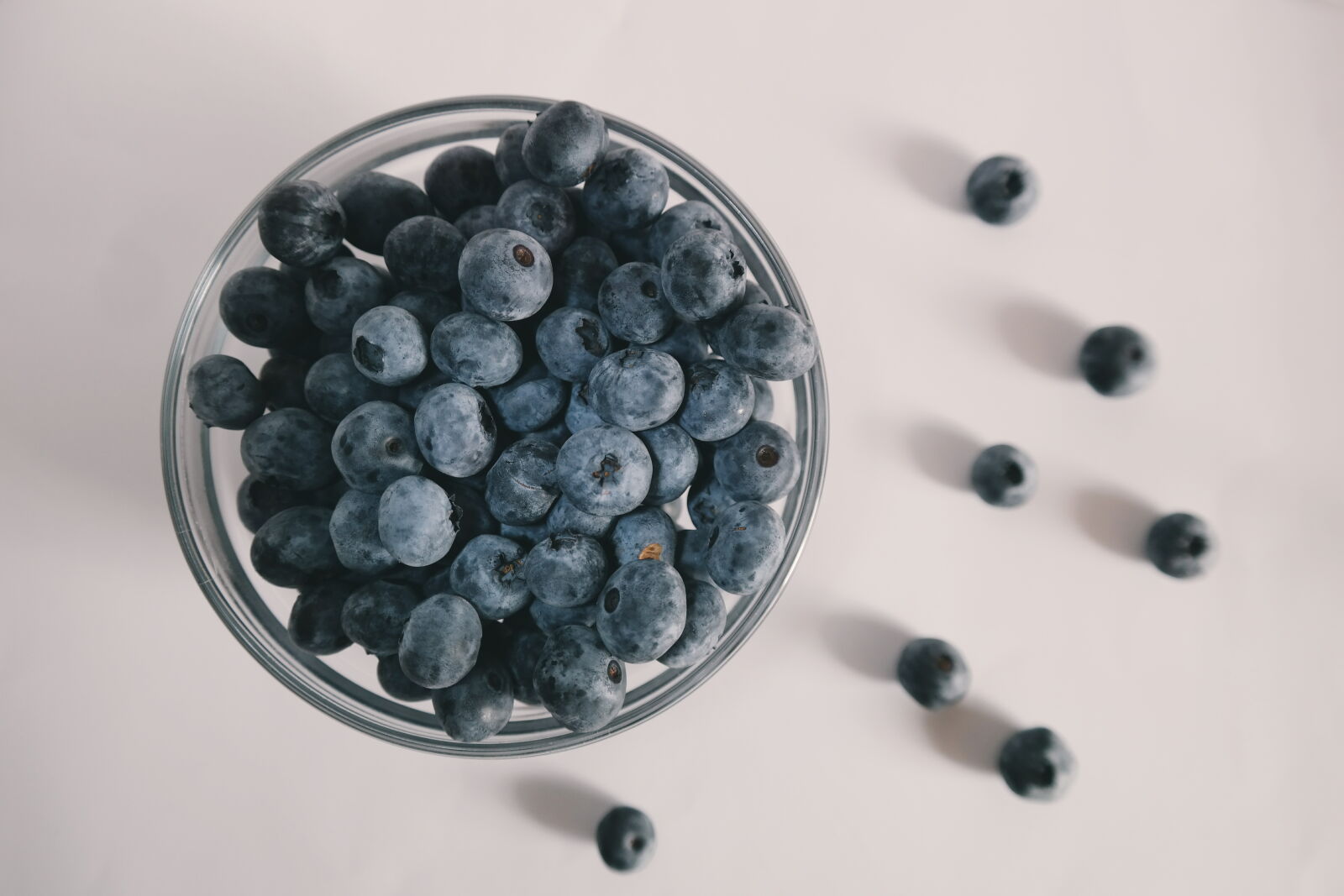 Samsung NX300 sample photo. Berries, blue, blueberries, blueberry photography