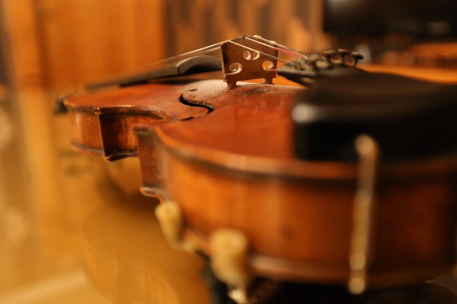 Canon EF 16-35mm F2.8L II USM sample photo. Violin, antiquity, instrument, music photography