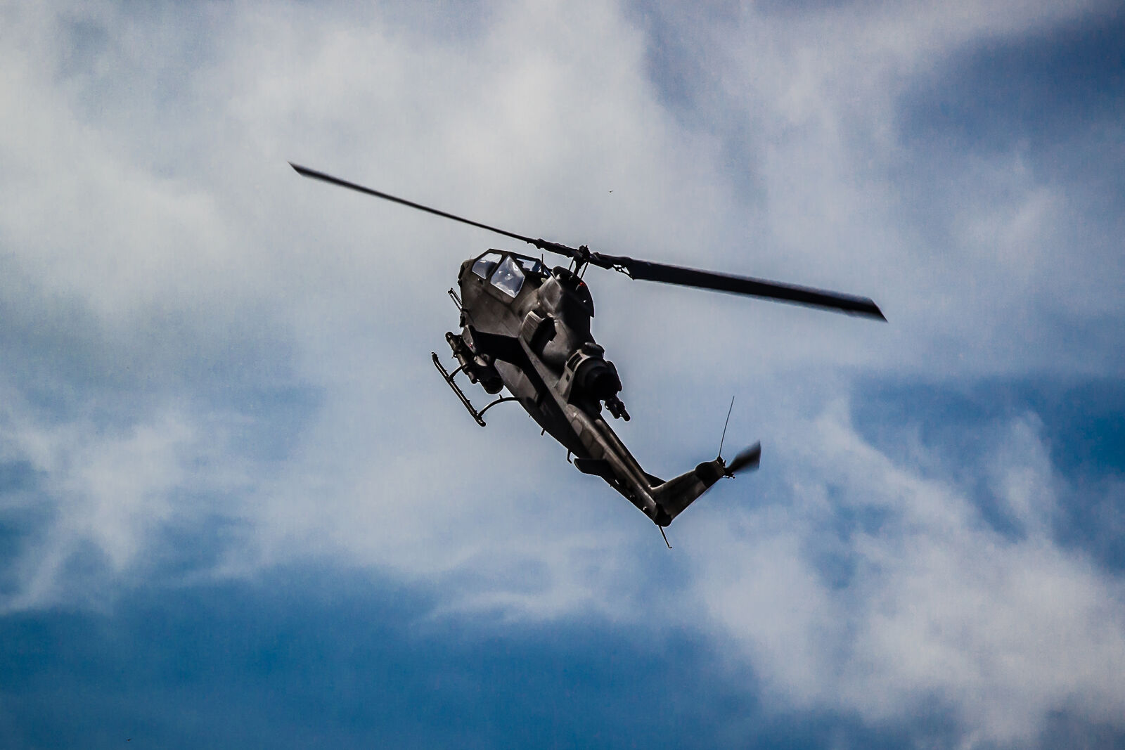 Canon EOS 550D (EOS Rebel T2i / EOS Kiss X4) sample photo. Gray, helicopter photography