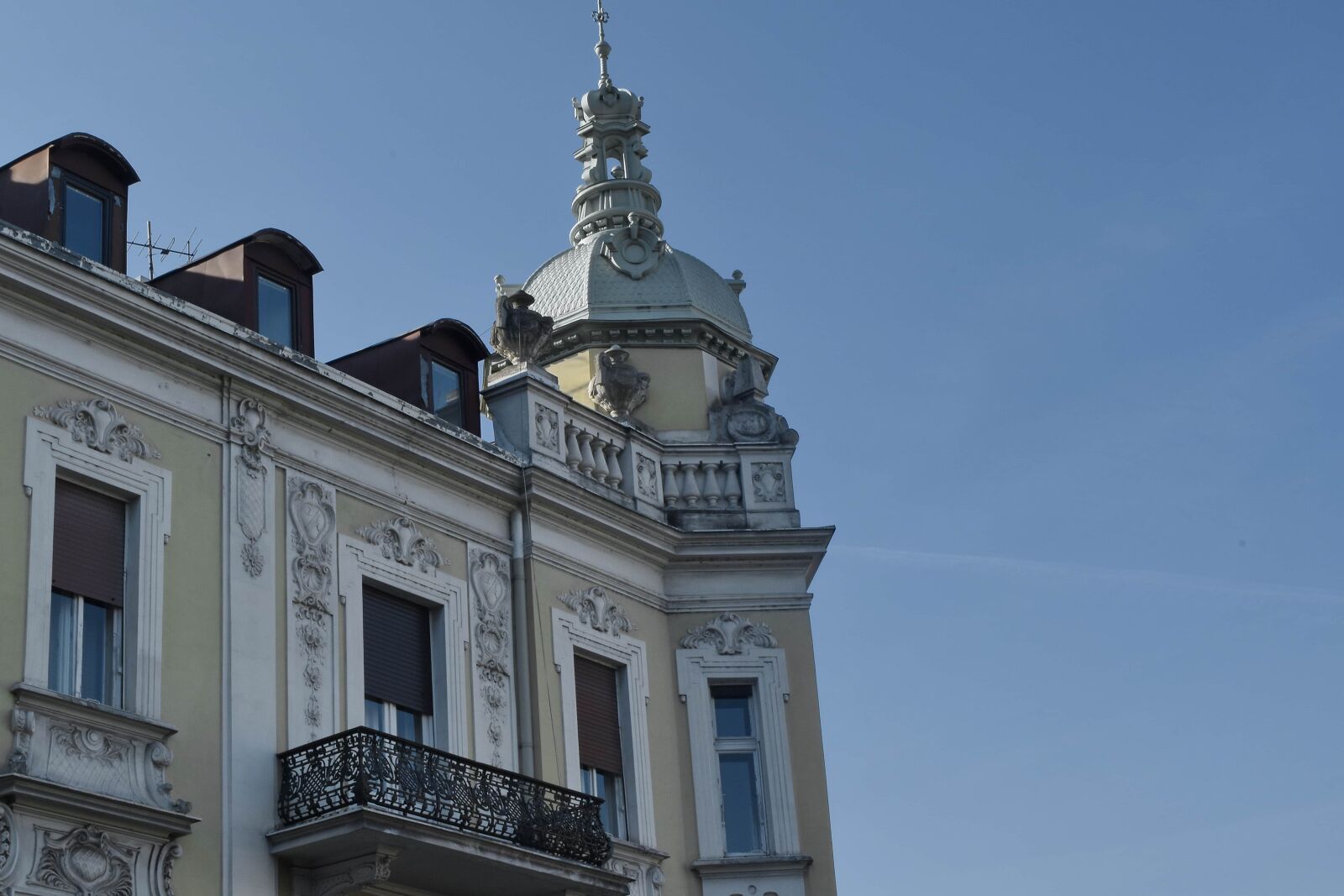 Nikon D5500 sample photo. Palace, facade, building, architecture photography