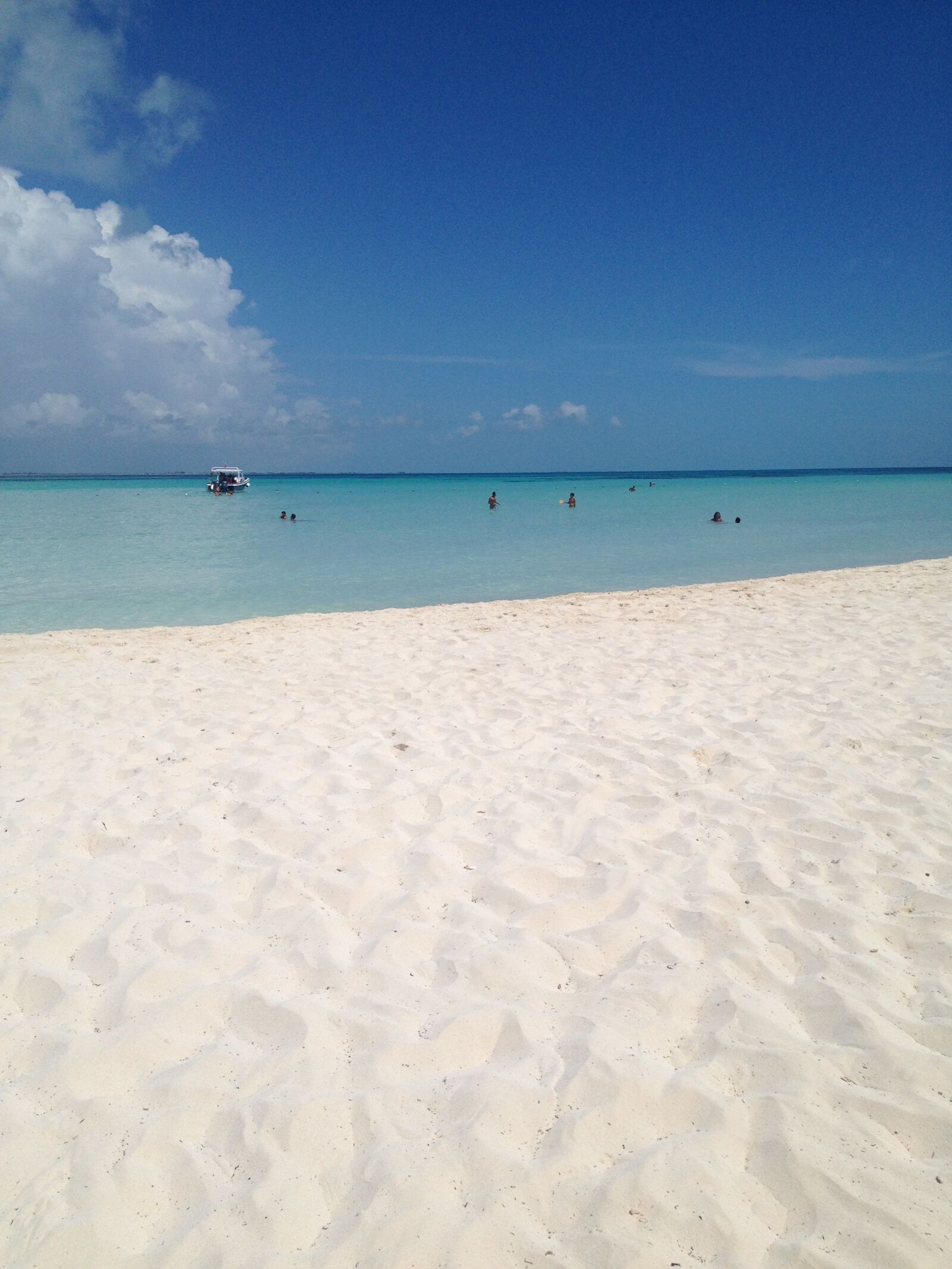 iPhone 4S back camera 4.28mm f/2.4 sample photo. Beach, mexico, sand photography