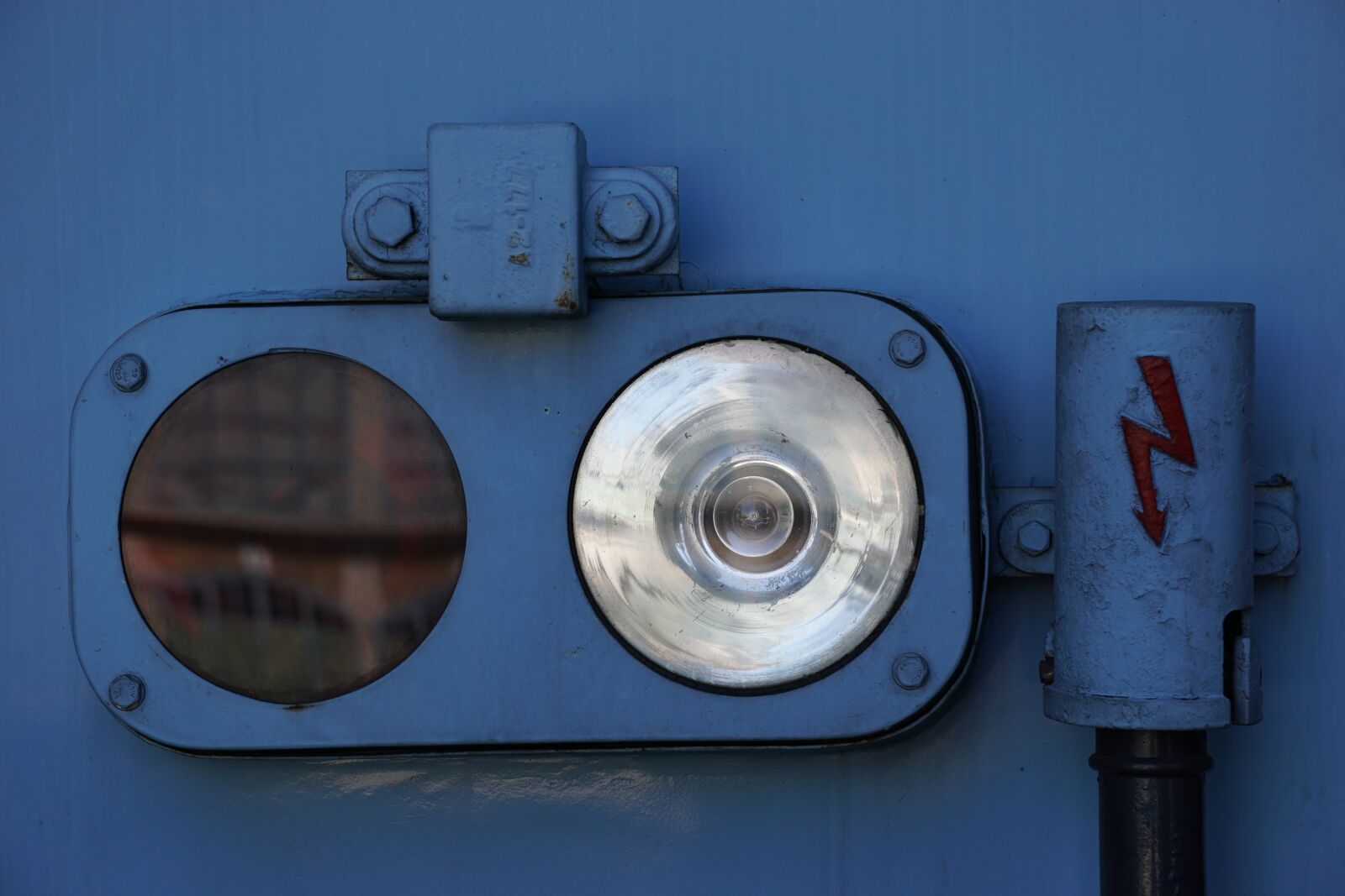 Sony E 55-210mm F4.5-6.3 OSS sample photo. Macro, blue, train photography