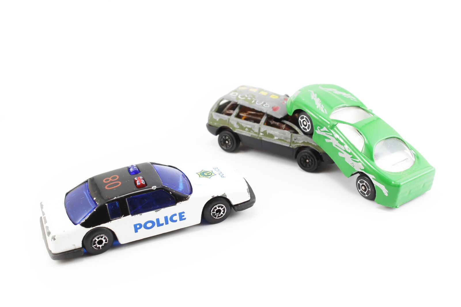 Canon EOS 1200D (EOS Rebel T5 / EOS Kiss X70 / EOS Hi) sample photo. Car, green, police photography