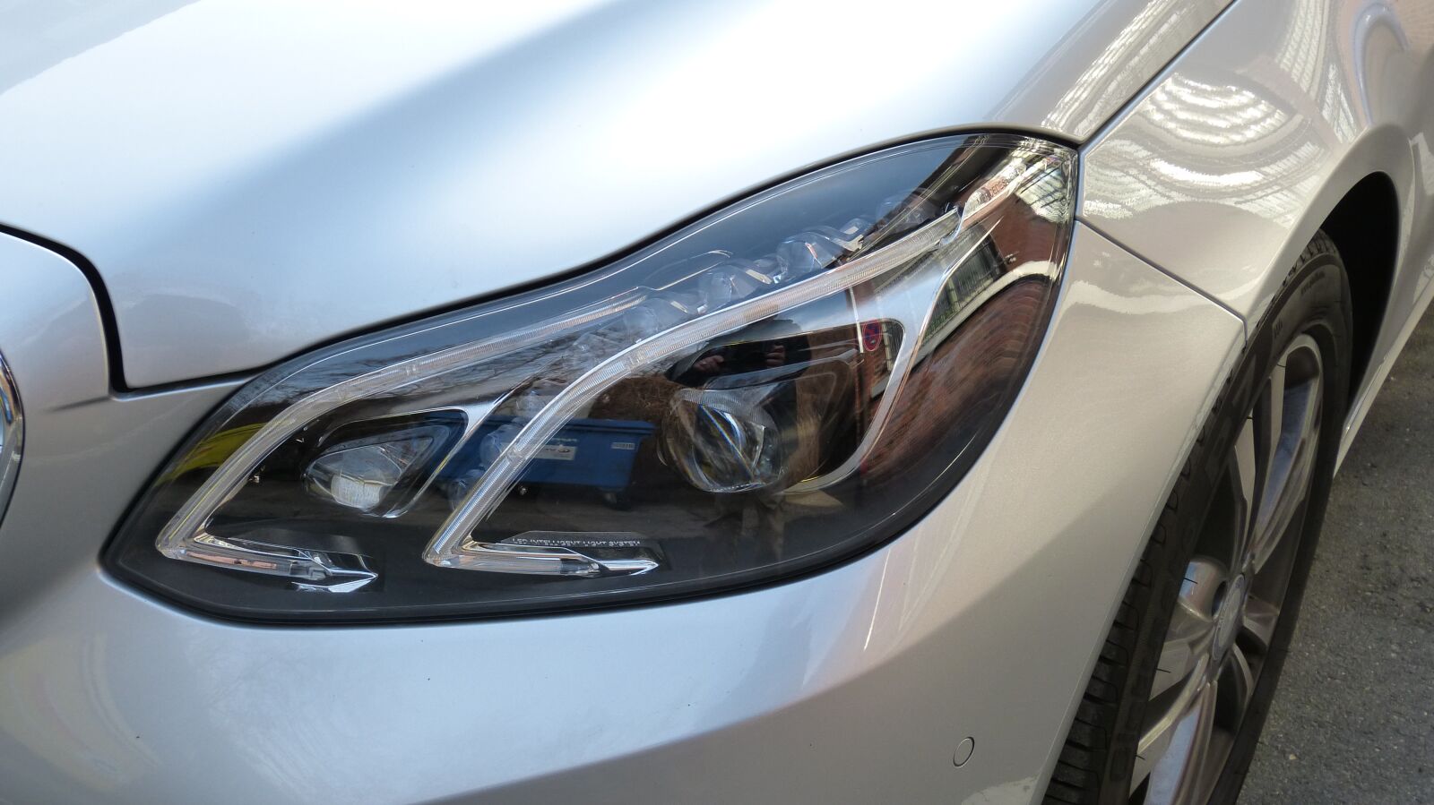 Panasonic Lumix DMC-FZ150 sample photo. Auto, spotlight, mercedes photography