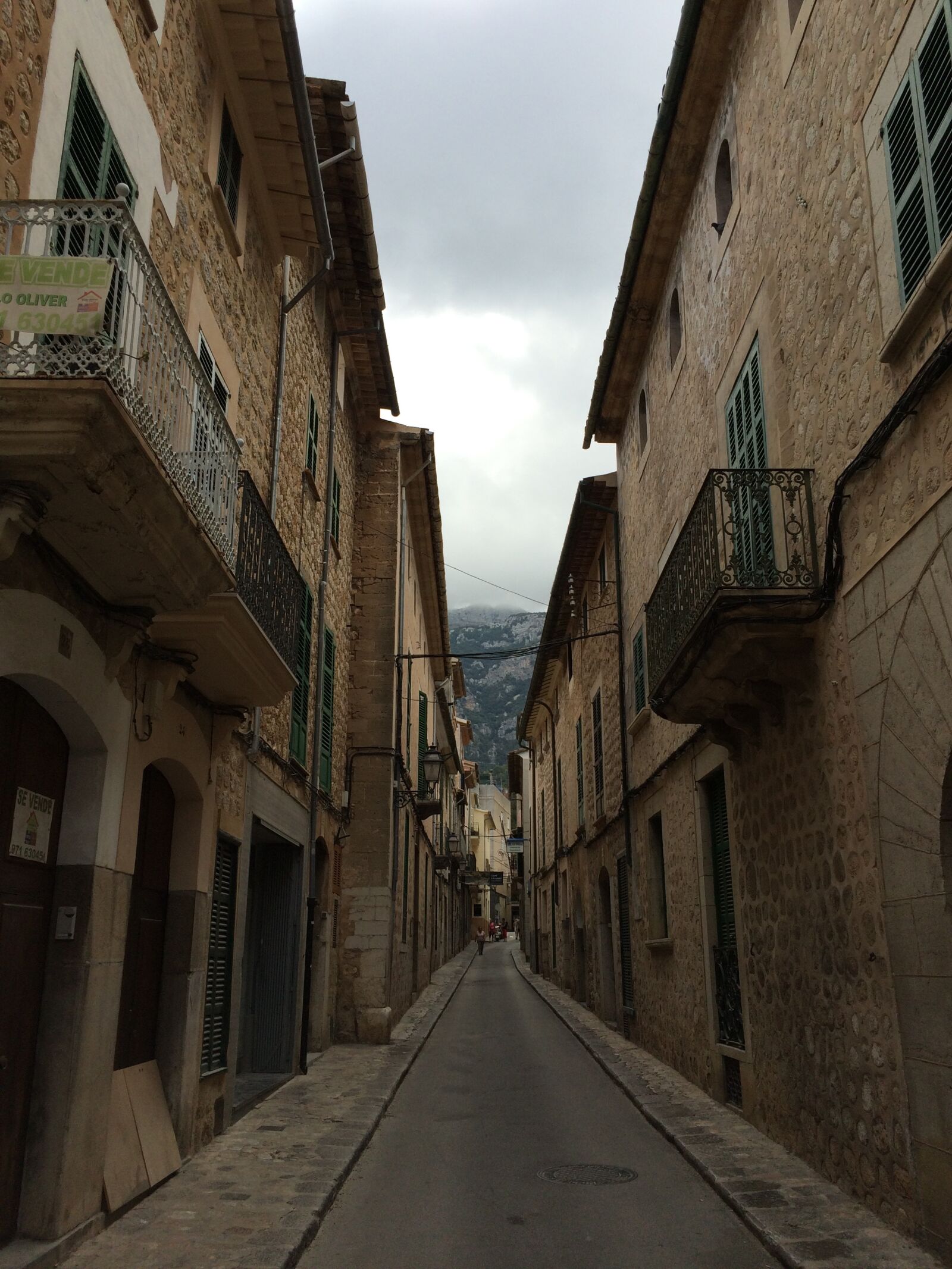 Apple iPhone 5s sample photo. Mallorca, alley, road photography