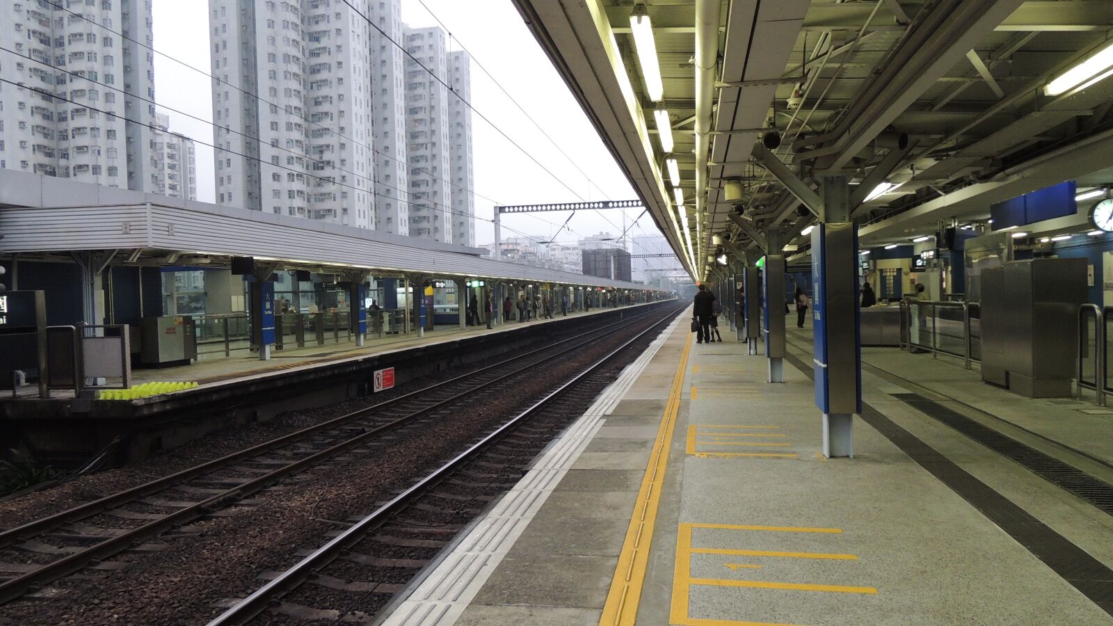 Nikon Coolpix P510 sample photo. Hongkong, train, city photography