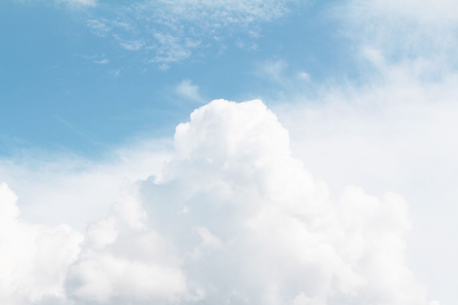 Canon EOS 700D (EOS Rebel T5i / EOS Kiss X7i) sample photo. Blue, sky, fresh photography