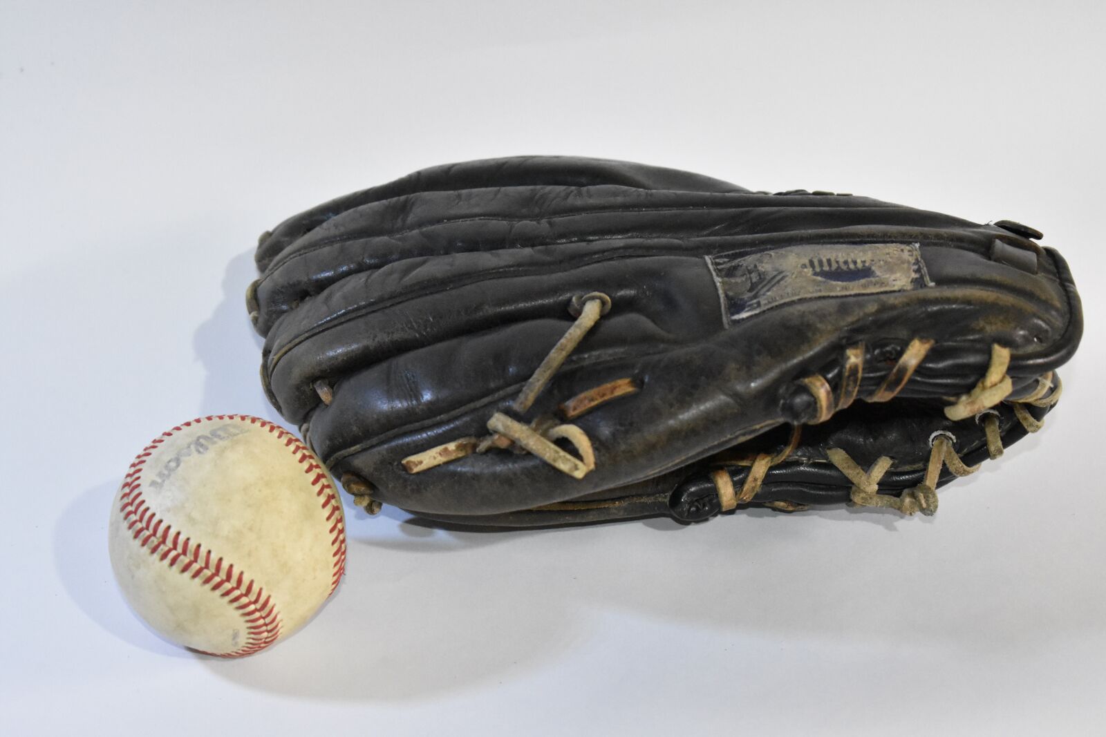 Nikon D3400 sample photo. Baseball, baseball glove, baseball photography