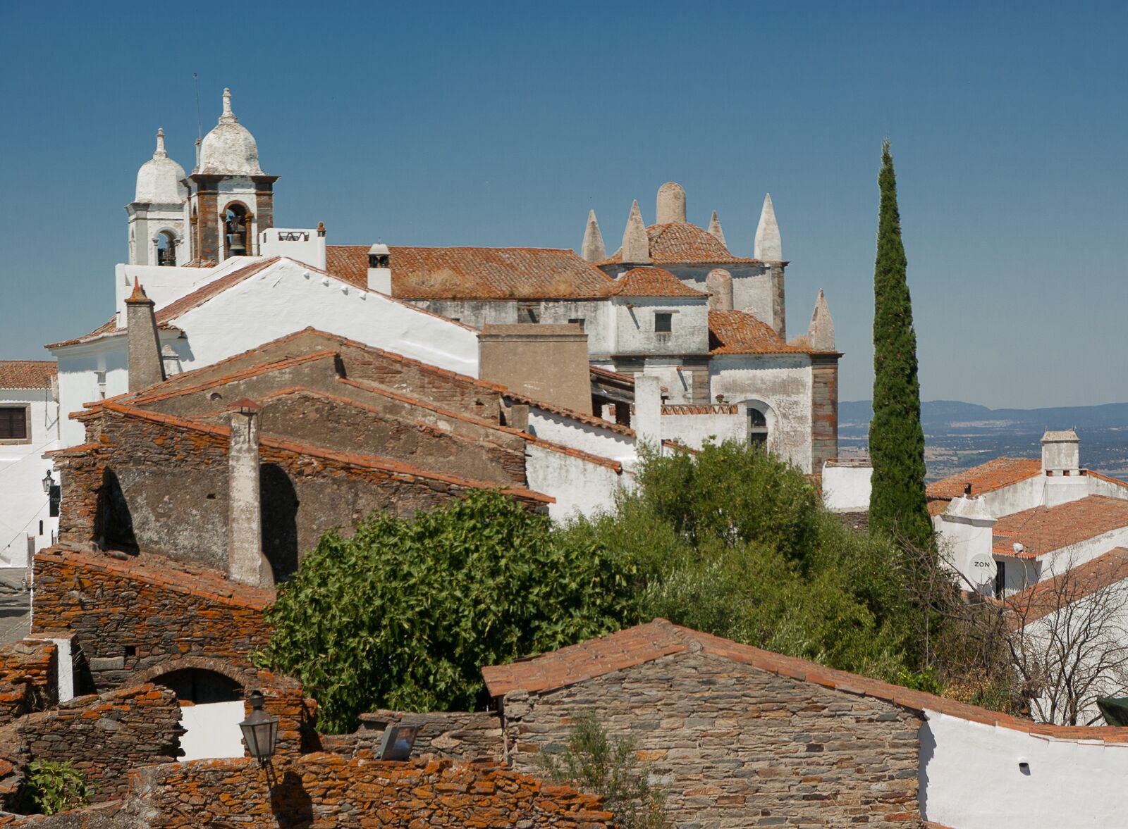 Pentax K10D sample photo. Portugal, medieval village, church photography