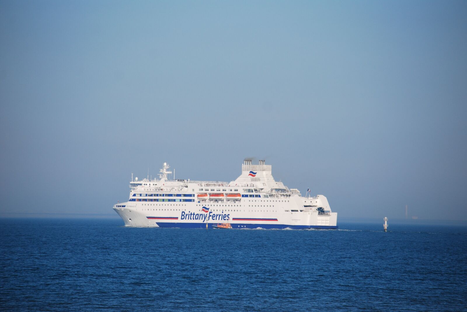 Nikon D60 sample photo. Boat, ferry, departure photography