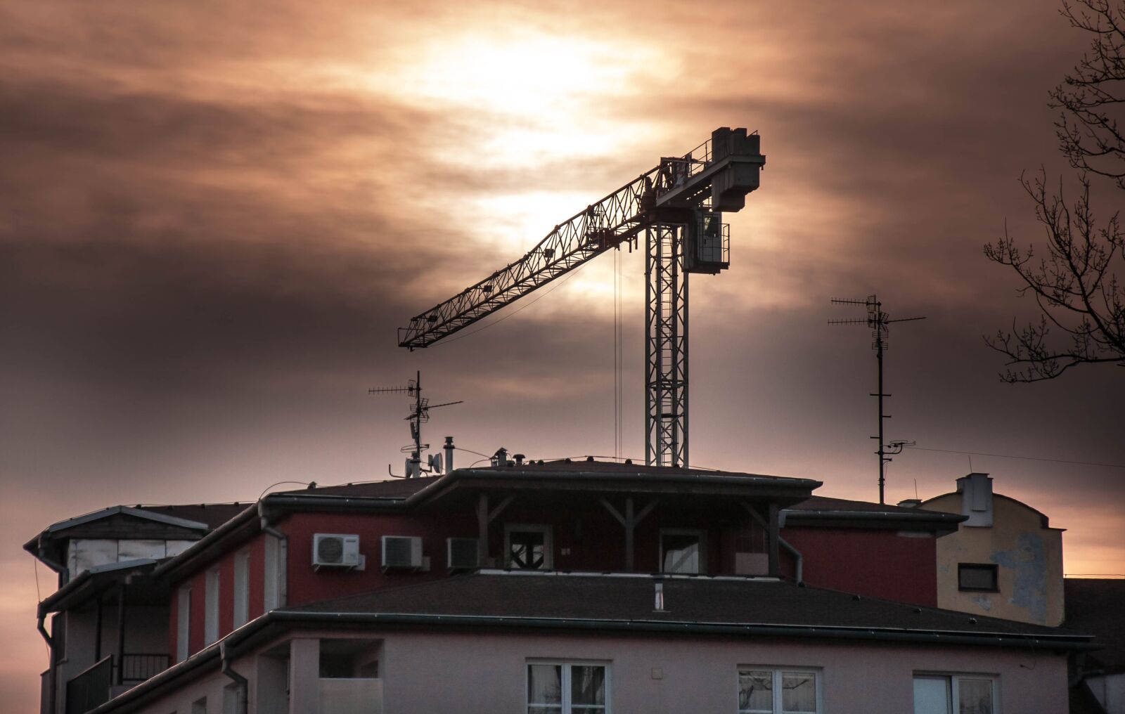 Nikon D90 sample photo. Crane, building, sky photography