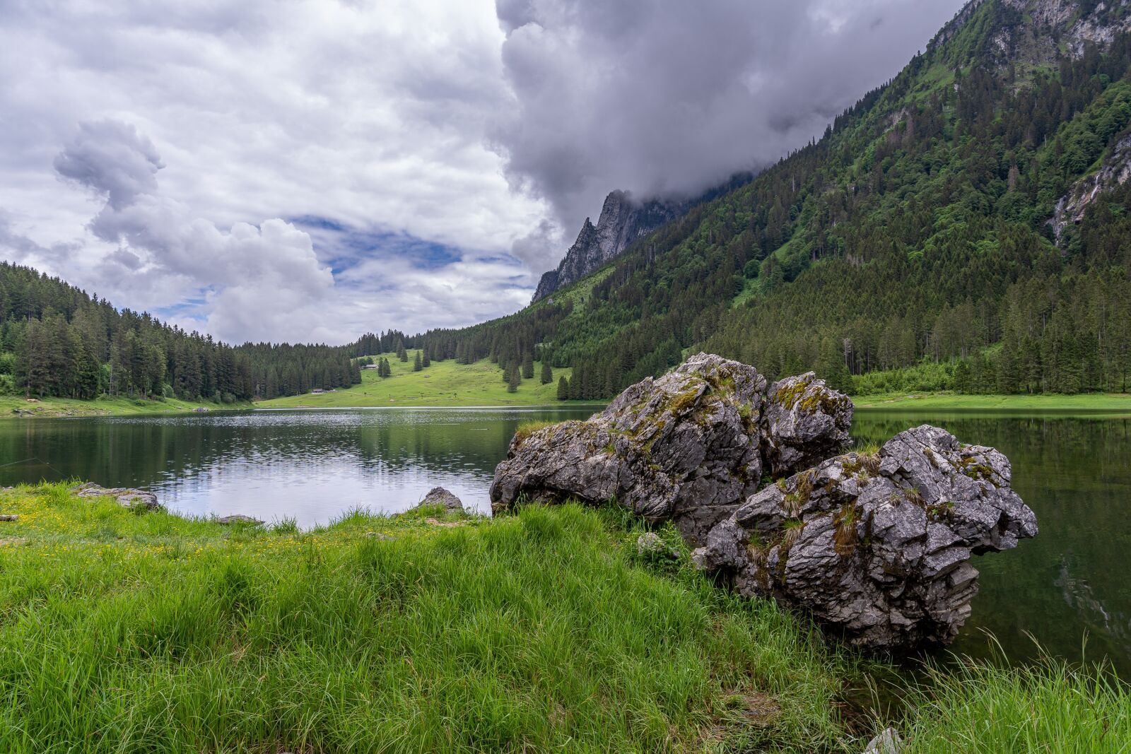 Tamron 17-28mm F2.8 Di III RXD sample photo. Voralpsee, mountains, lake photography