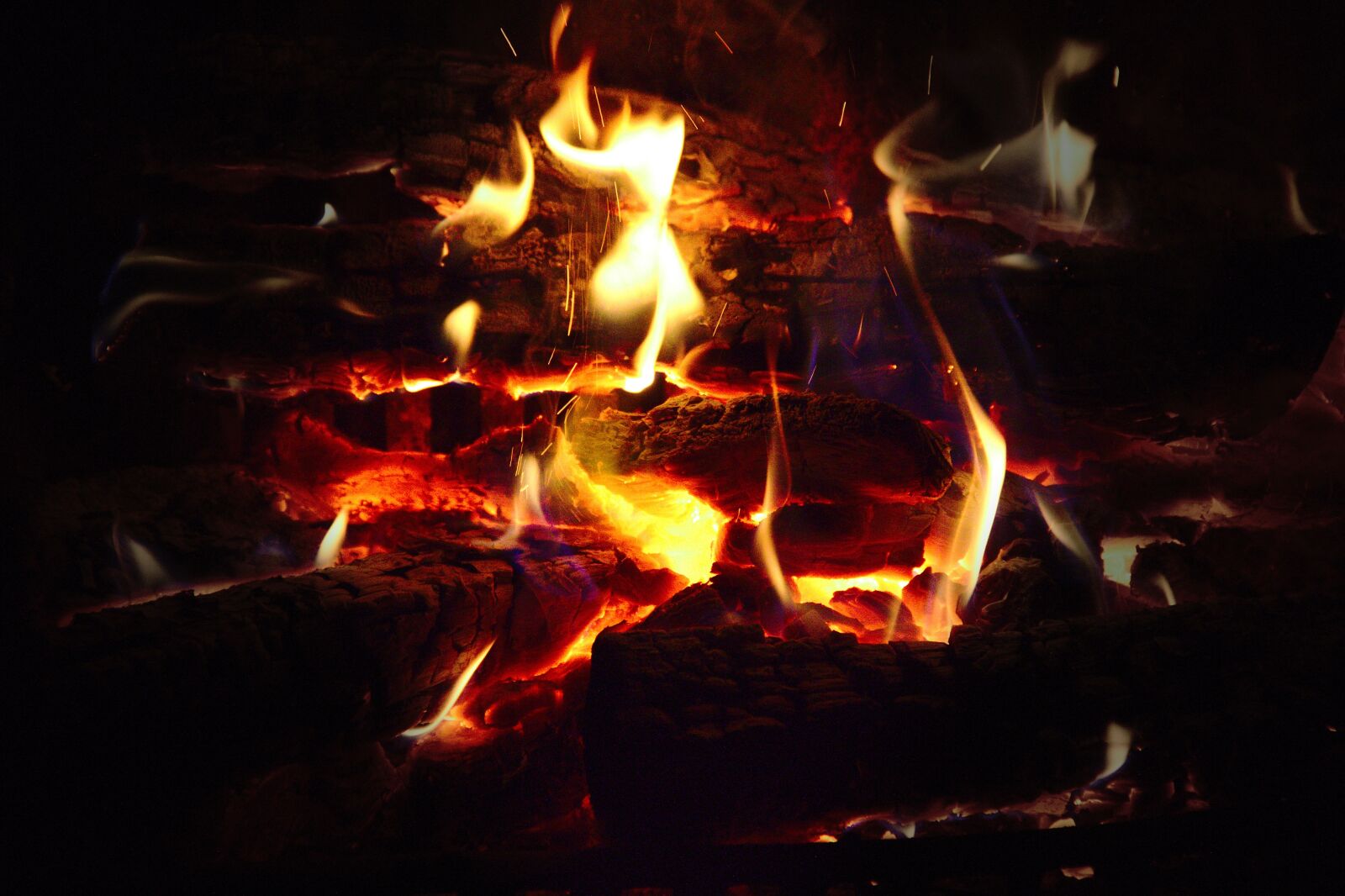 Canon EF-S 18-135mm F3.5-5.6 IS sample photo. Fire, fireplace, flame photography