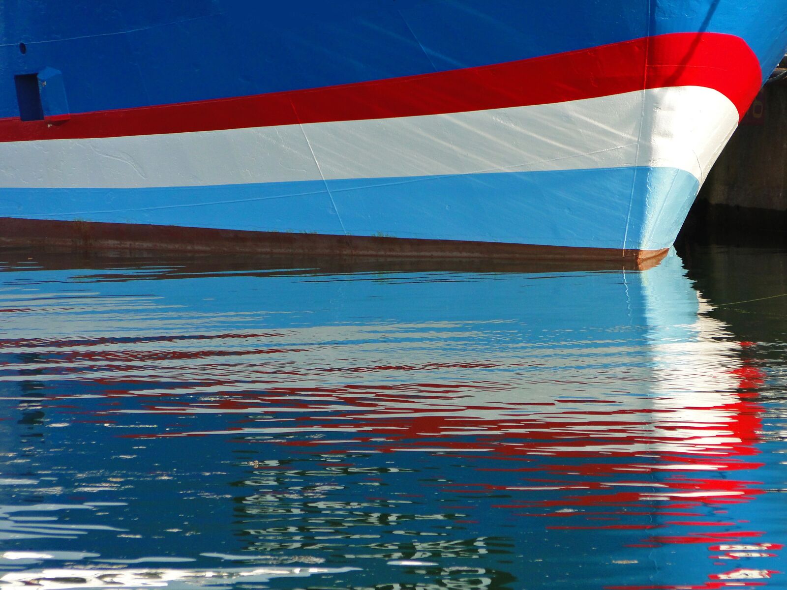 Sony Cyber-shot DSC-HX1 sample photo. Boat, pond, colors photography