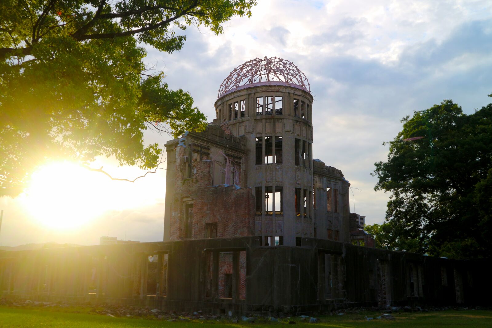 Canon EF-M 15-45mm F3.5-6.3 IS STM sample photo. Japan, hiroshima, architecture photography