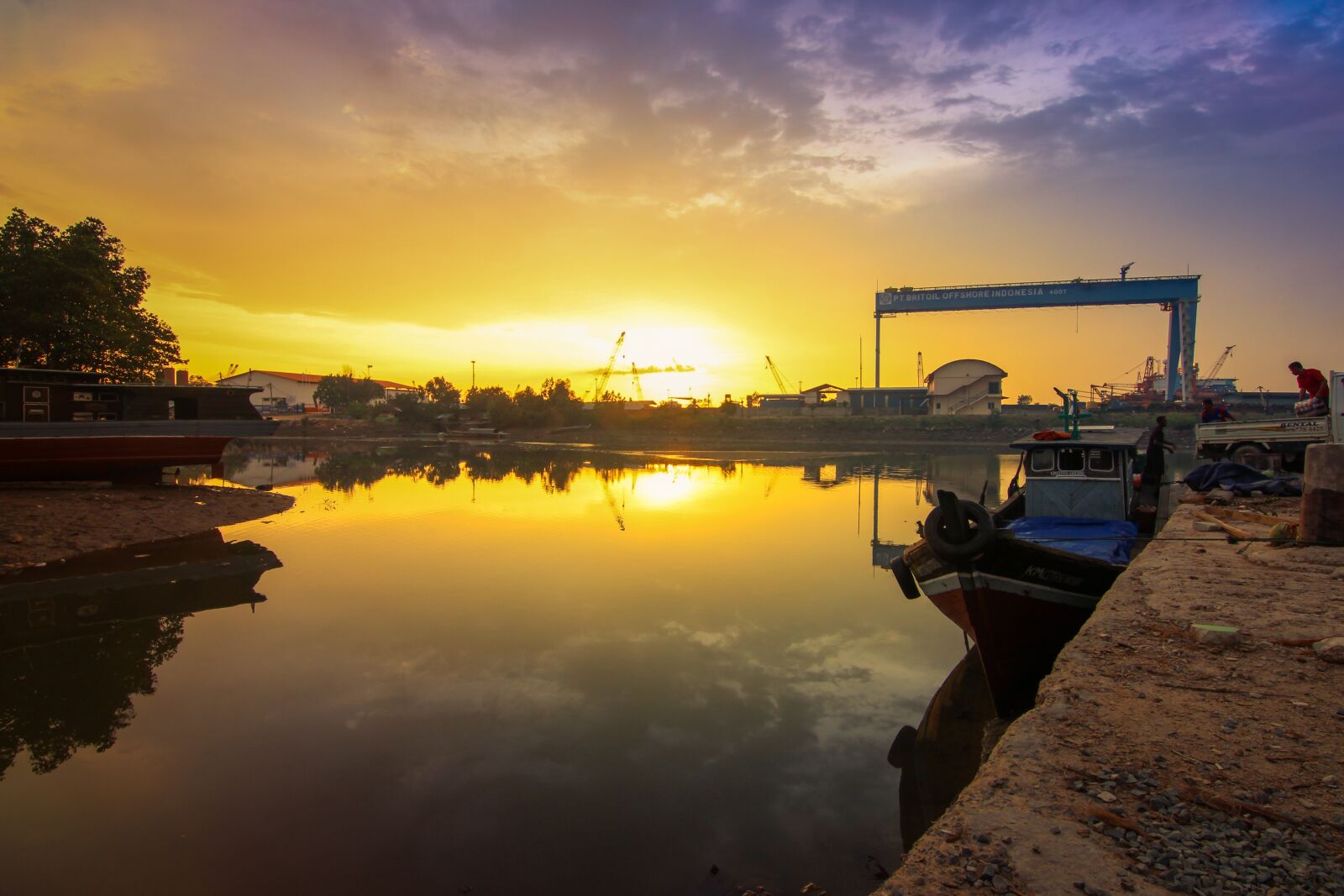 Canon EOS 600D (Rebel EOS T3i / EOS Kiss X5) sample photo. Water, sunset, reflection photography