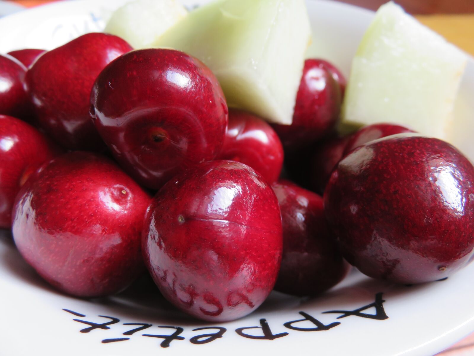 Canon PowerShot SX710 HS sample photo. Red, cherry, fruit photography