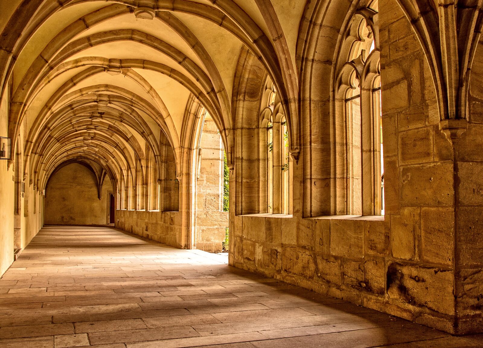Canon EOS 700D (EOS Rebel T5i / EOS Kiss X7i) sample photo. Monastery, kreutz speed, middle photography
