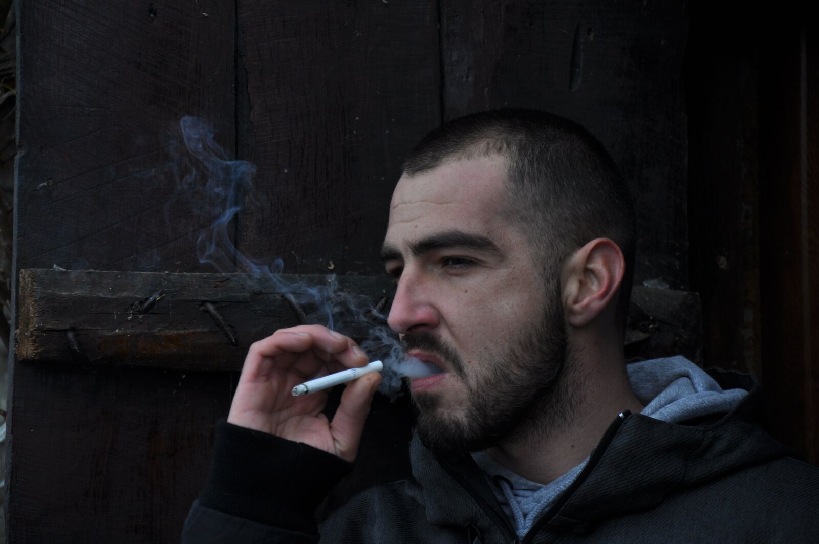 Nikon D90 sample photo. Cigarette, man photography