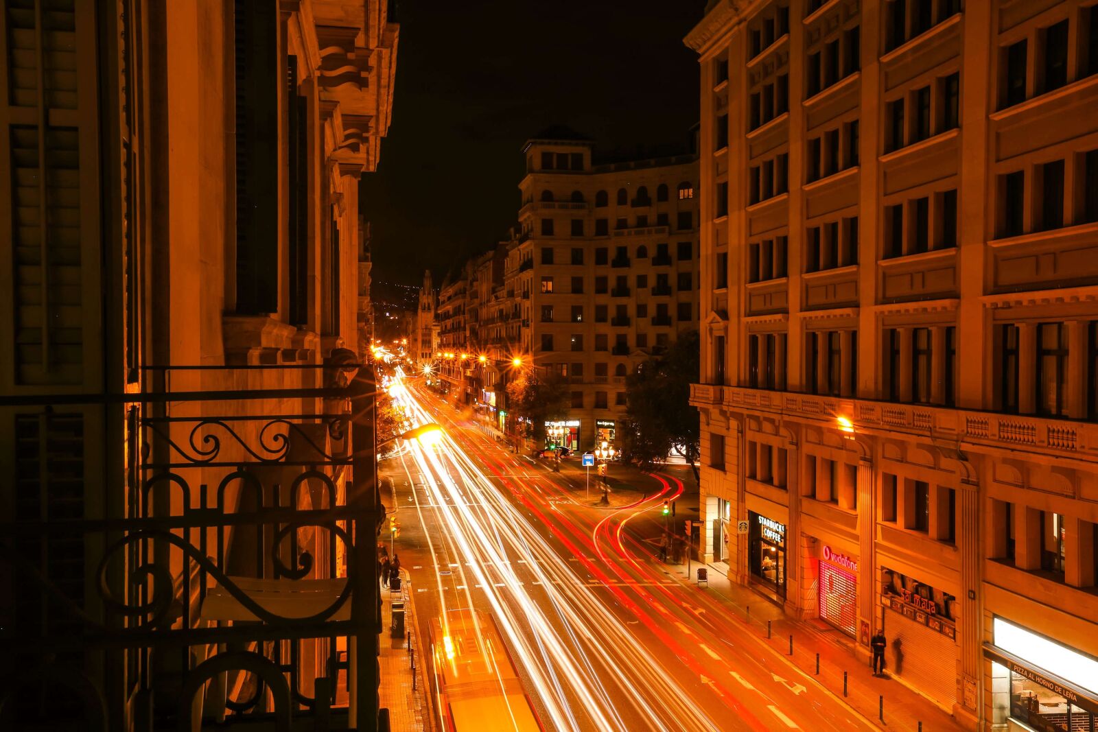 Canon EF 16-35mm F2.8L II USM sample photo. City, in the evening photography