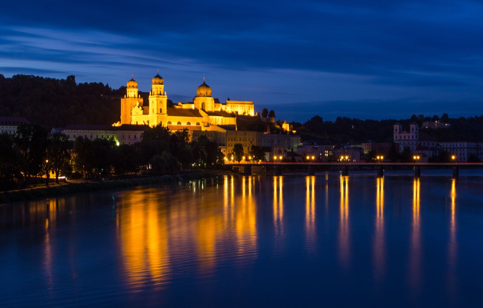 Canon EOS 600D (Rebel EOS T3i / EOS Kiss X5) sample photo. Passau, night, architecture photography