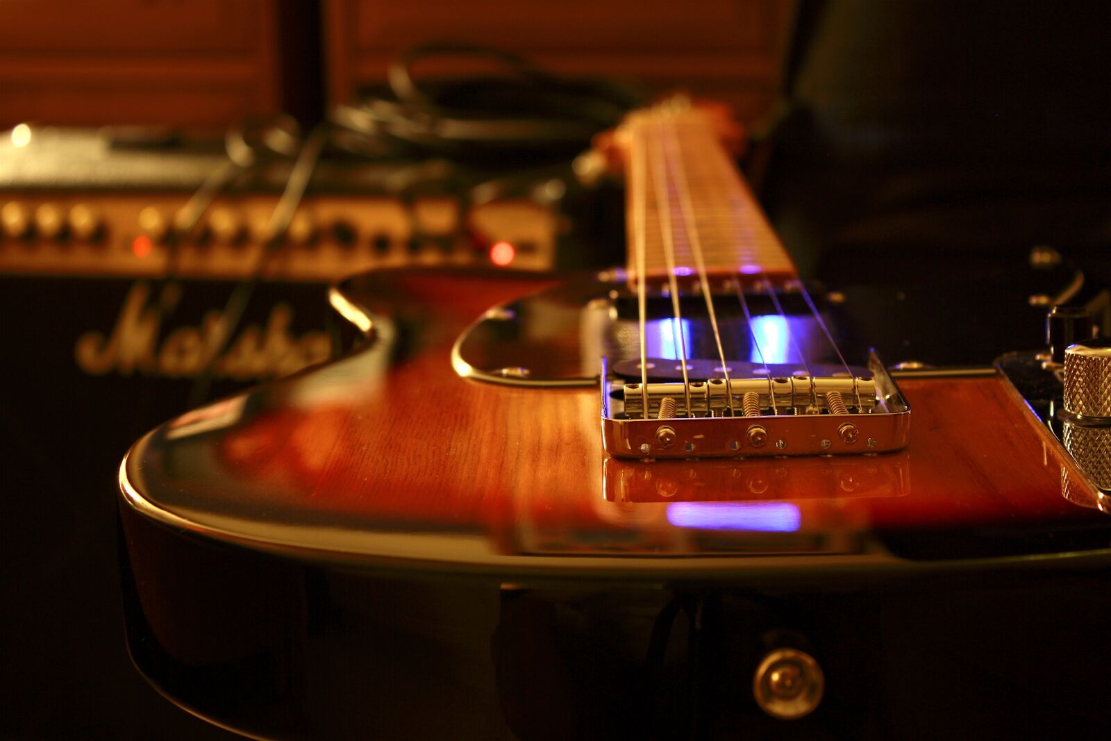 Canon EOS 1000D (EOS Digital Rebel XS / EOS Kiss F) sample photo. Guitar, amplifier, marshall photography