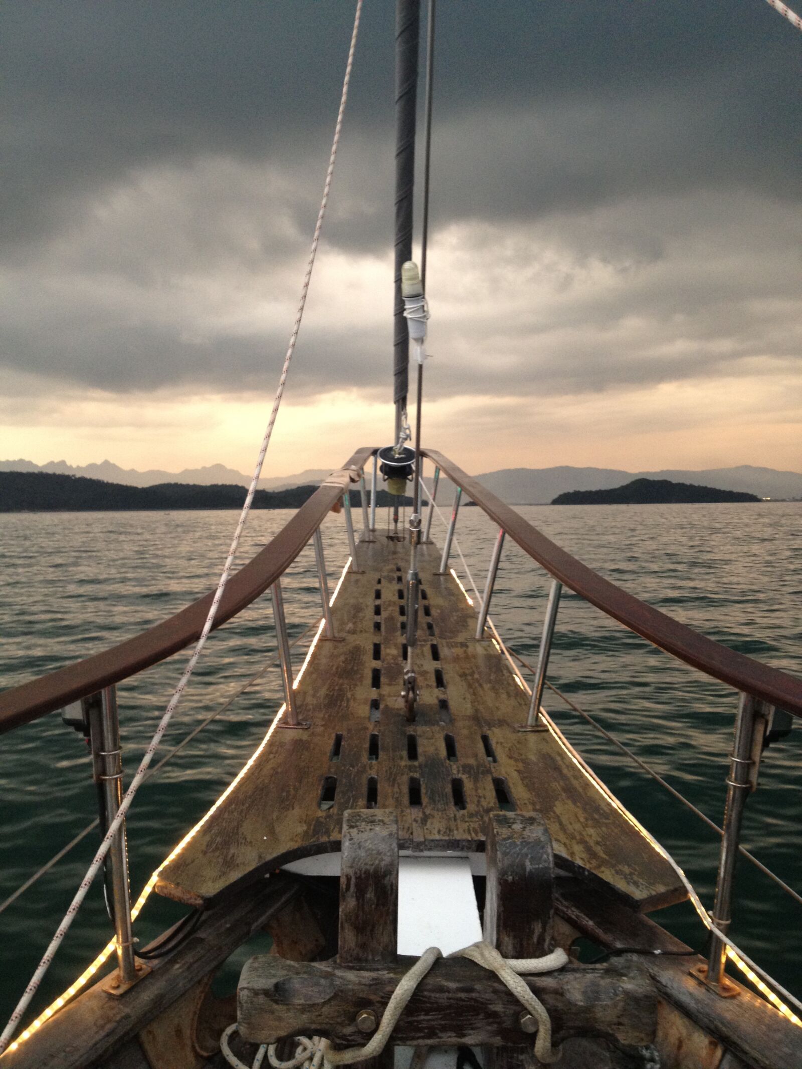 Apple iPhone 4S sample photo. Sailing, bow, boat photography