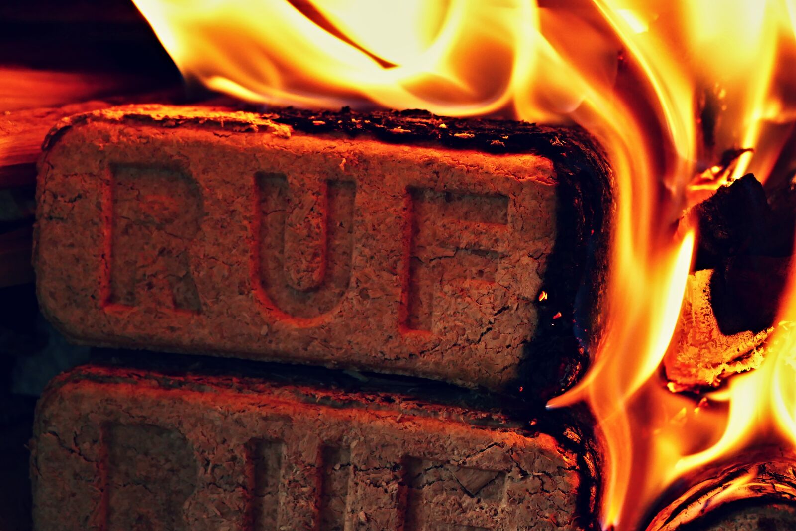 Panasonic Lumix DMC-FZ1000 sample photo. Wooden, briquettes, wood photography
