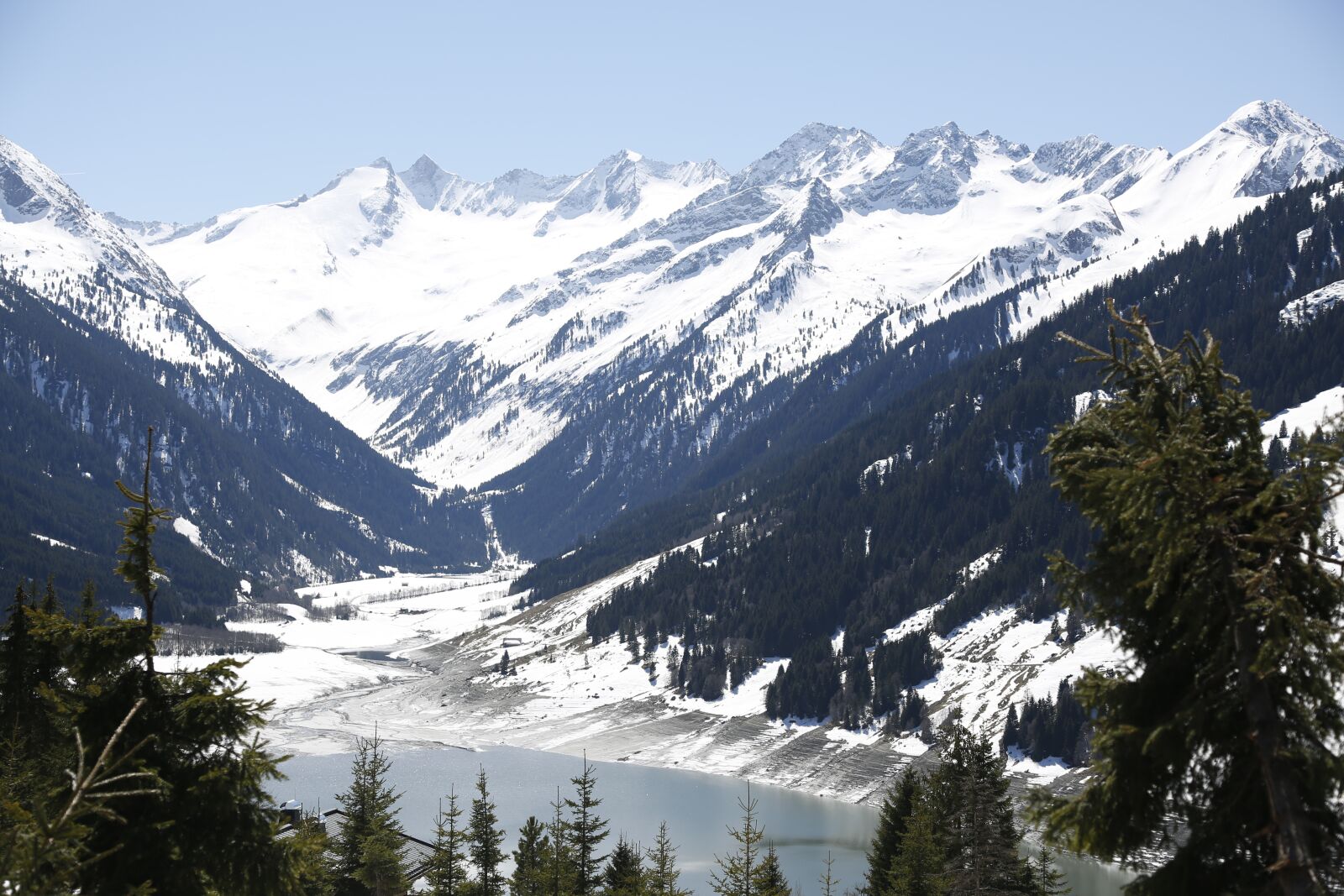 Canon EF 24-105mm F4L IS USM sample photo. Mountains, lake, snow photography