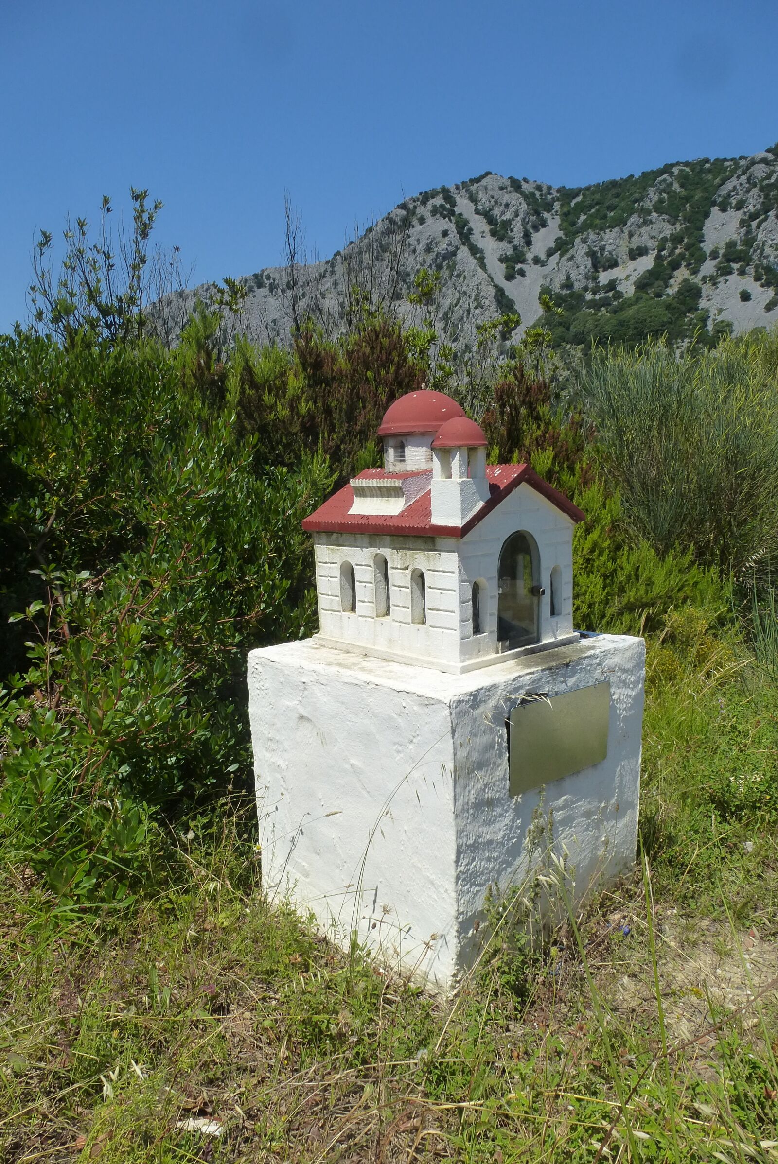 Panasonic Lumix DMC-ZS15 (Lumix DMC-TZ25) sample photo. Greece, signpost, church as photography