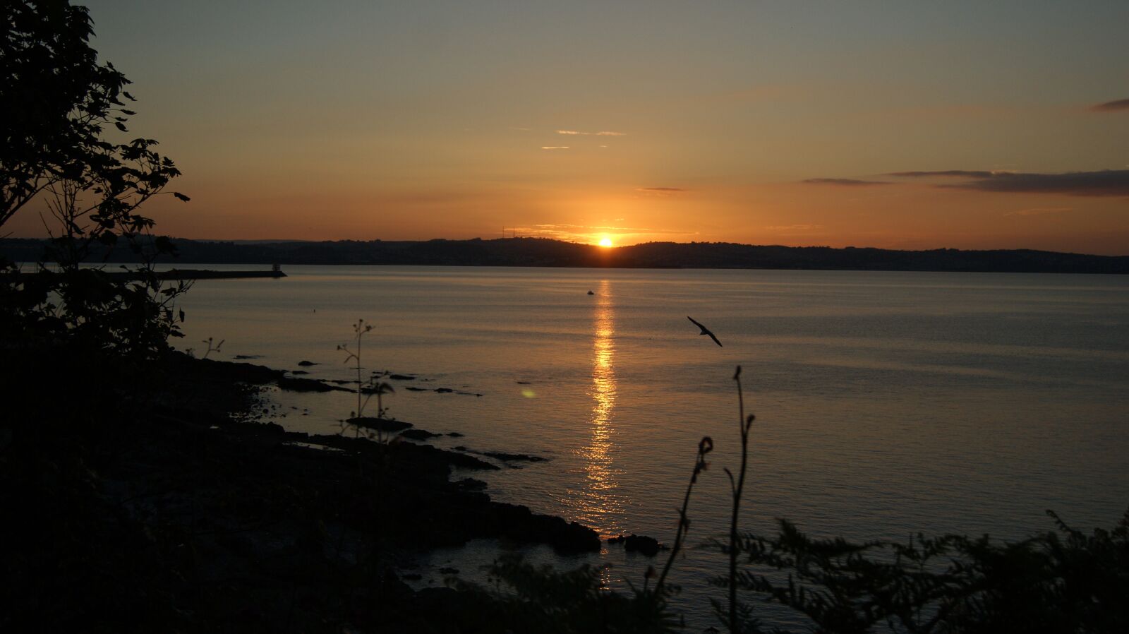 Sony Alpha DSLR-A390 sample photo. Sunset, water, ocean photography