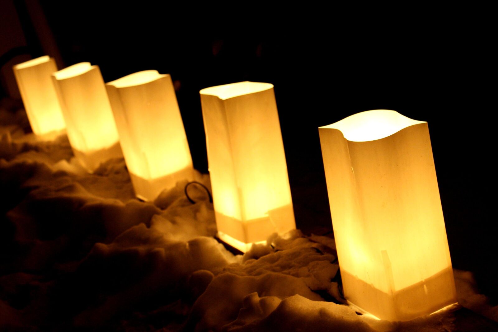 f/3.5-5.6 IS sample photo. Electric lamps, luminary, bag photography