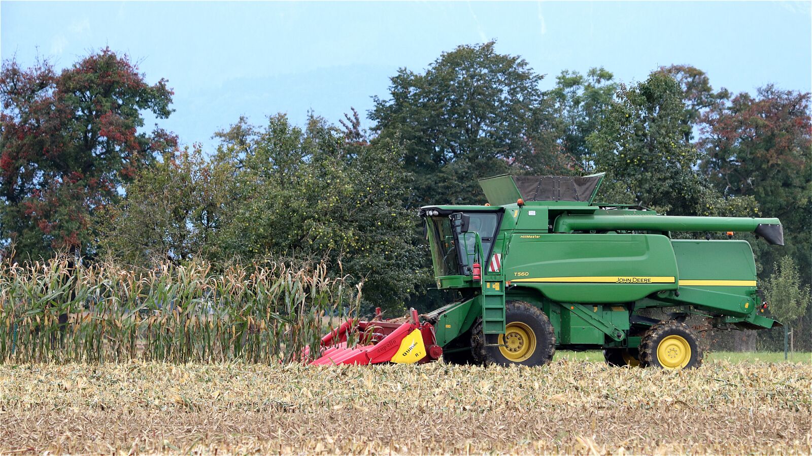 Canon EF 70-300 F4-5.6 IS II USM sample photo. Corn harvest, combine harvester photography