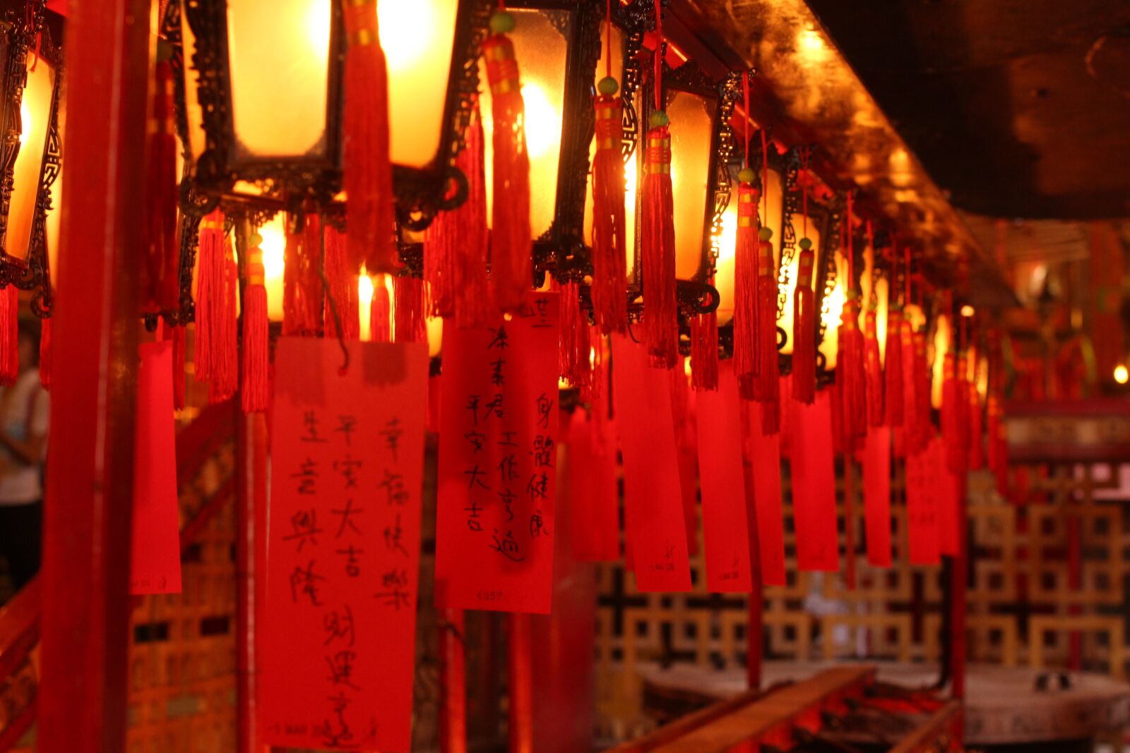 Canon EOS 100D (EOS Rebel SL1 / EOS Kiss X7) sample photo. Just, temple, hong kong photography