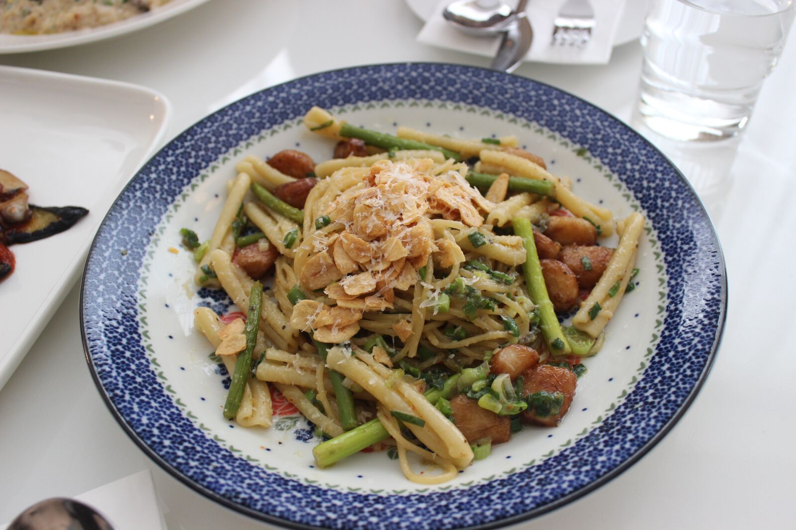 Canon EOS 600D (Rebel EOS T3i / EOS Kiss X5) sample photo. Table, cooking, pasta photography
