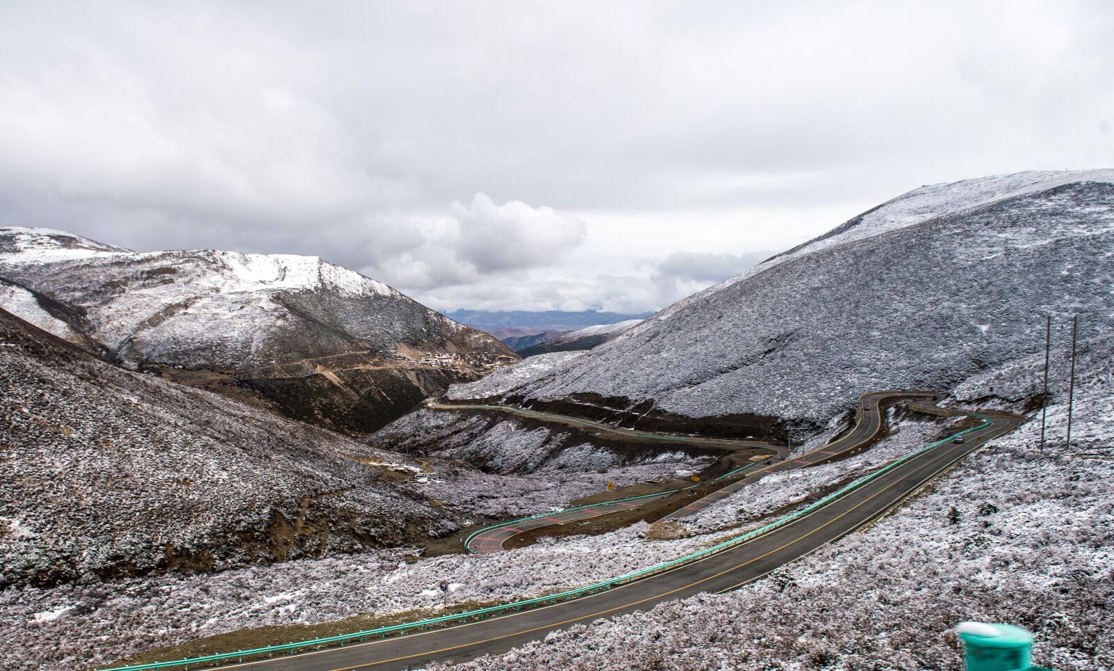 Nikon D4 sample photo. Highway, snow mountain, the photography