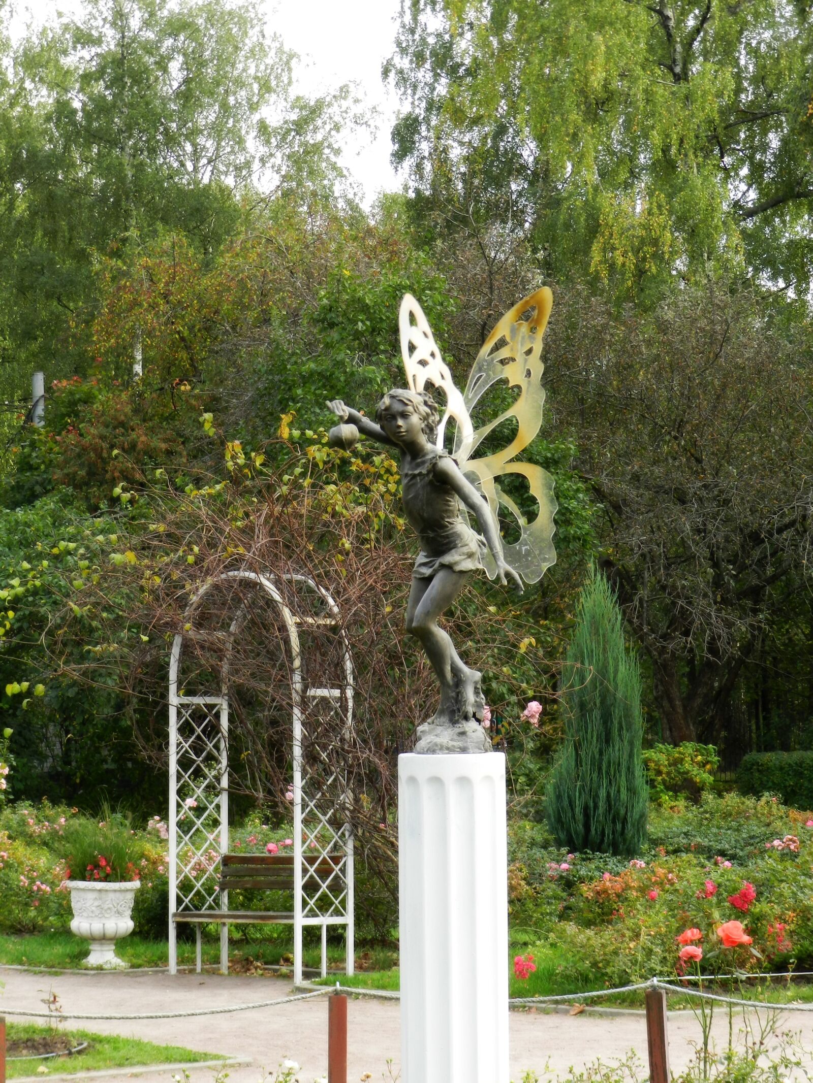 Nikon Coolpix P500 sample photo. Fairy, falconers, park photography