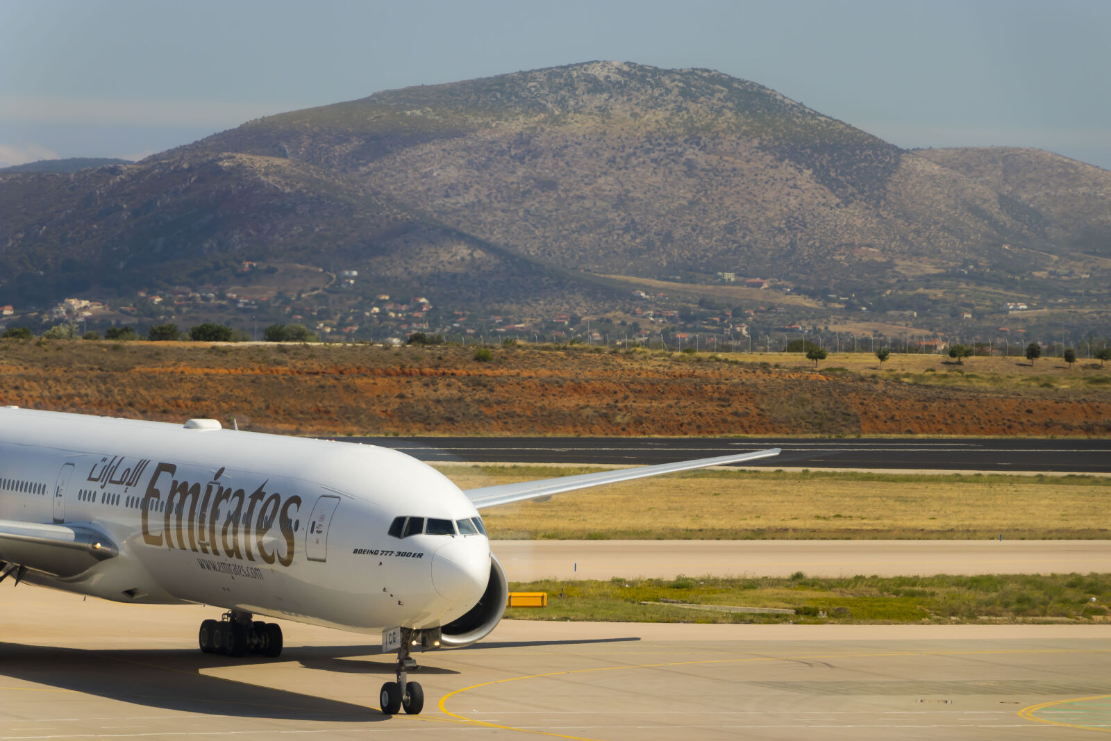 Canon EOS 80D sample photo. 777, airplane, airport, amazing photography