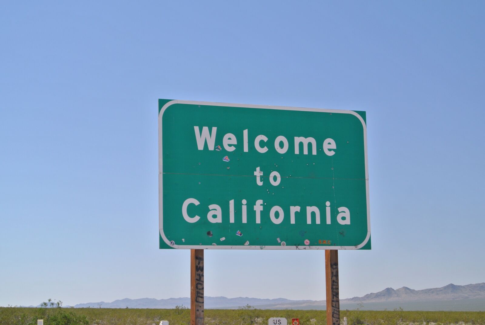 Nikon 1 J1 sample photo. Shield, street sign, california photography