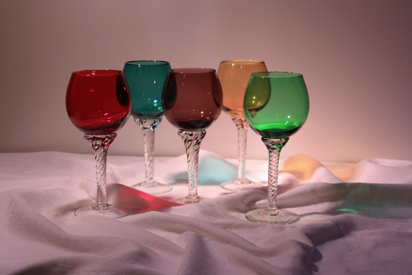 Canon EOS 1000D (EOS Digital Rebel XS / EOS Kiss F) sample photo. Wine glasses, romans, ziergl photography